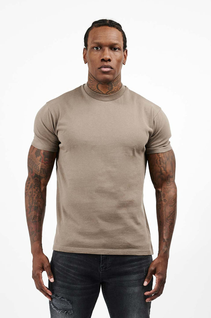 LEGEND* BASICS T-SHIRT MIT MUSCLE-FIT – EINFACH MOKKA