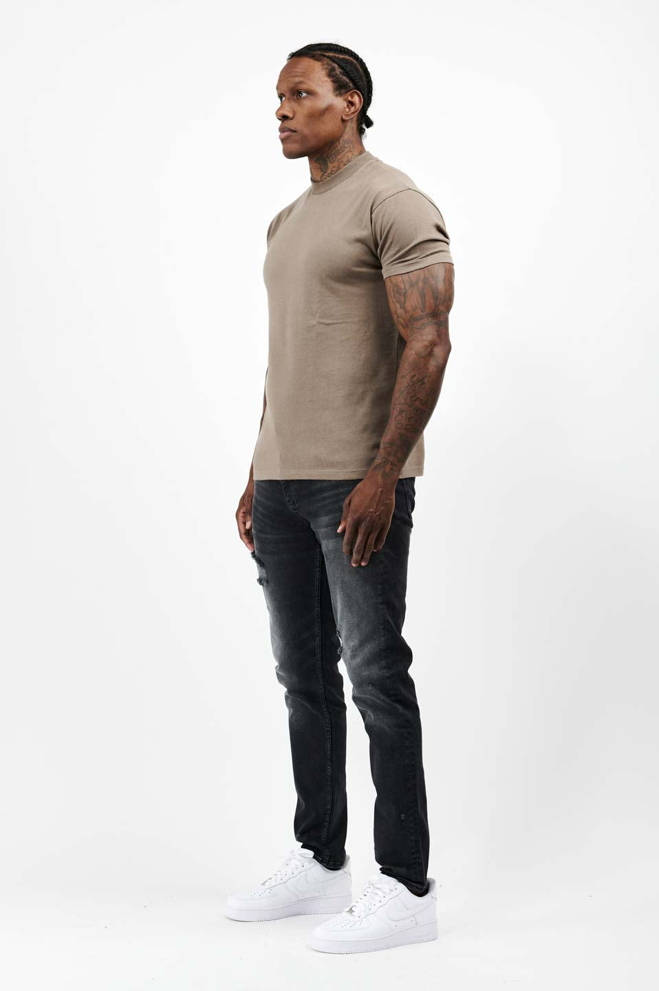 LEGEND* BASICS T-SHIRT MIT MUSCLE-FIT – EINFACH MOKKA