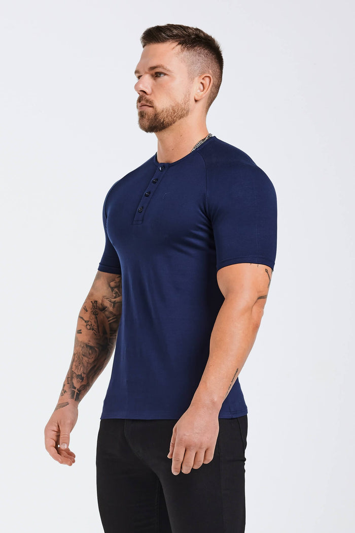 HENLEY-TOP MIT KNOPFVORDERSEITE – NAVY