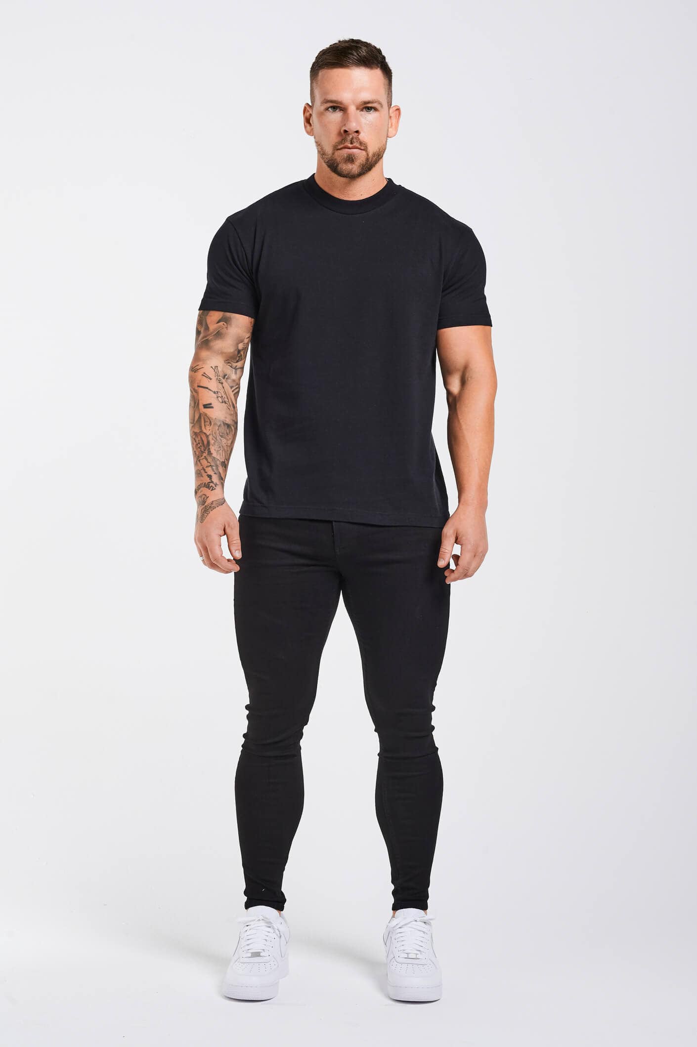 LEGEND* BASICS MUSCLE FIT T-SHIRT – SCHWARZ