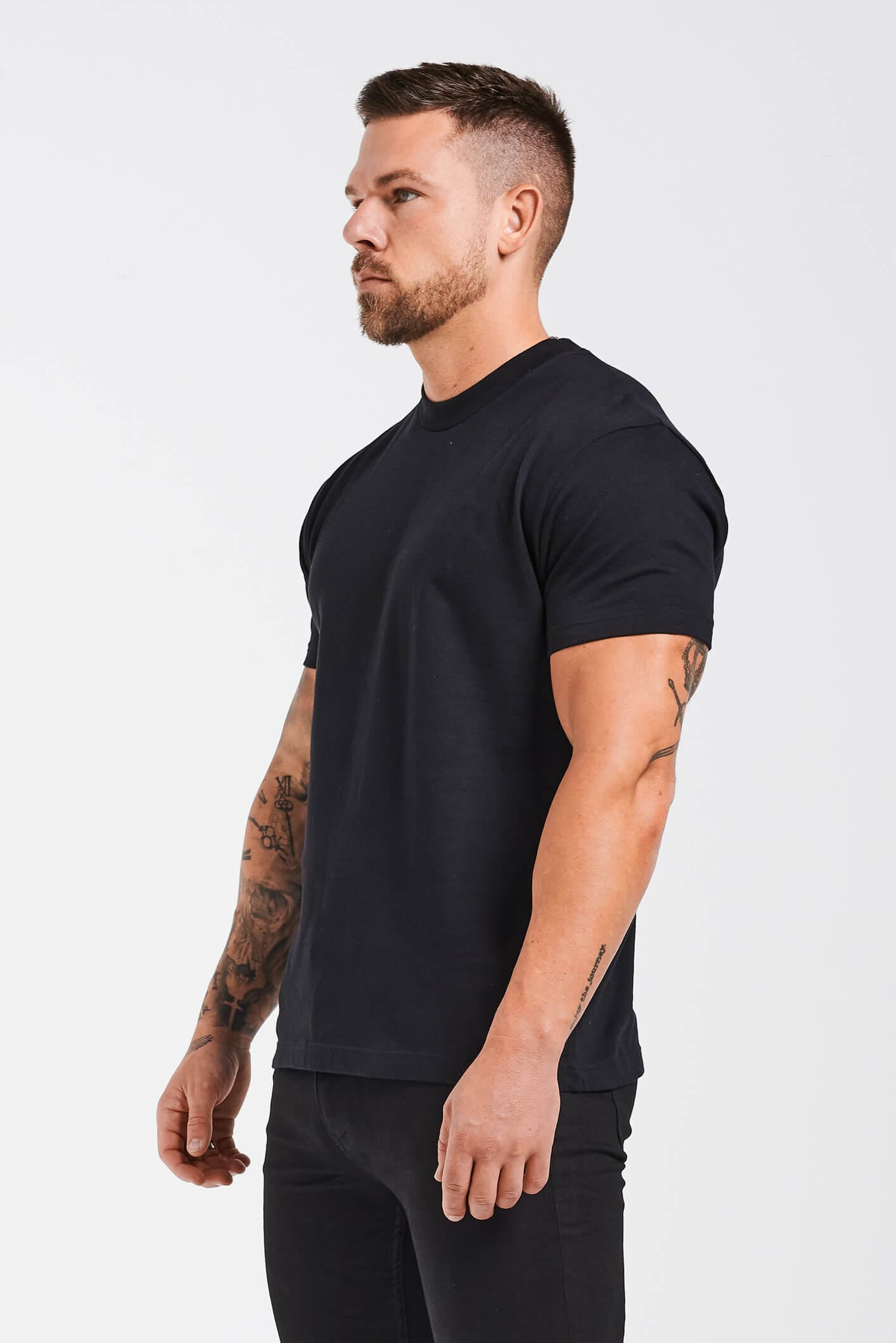 LEGEND* BASICS MUSCLE FIT T-SHIRT – SCHWARZ