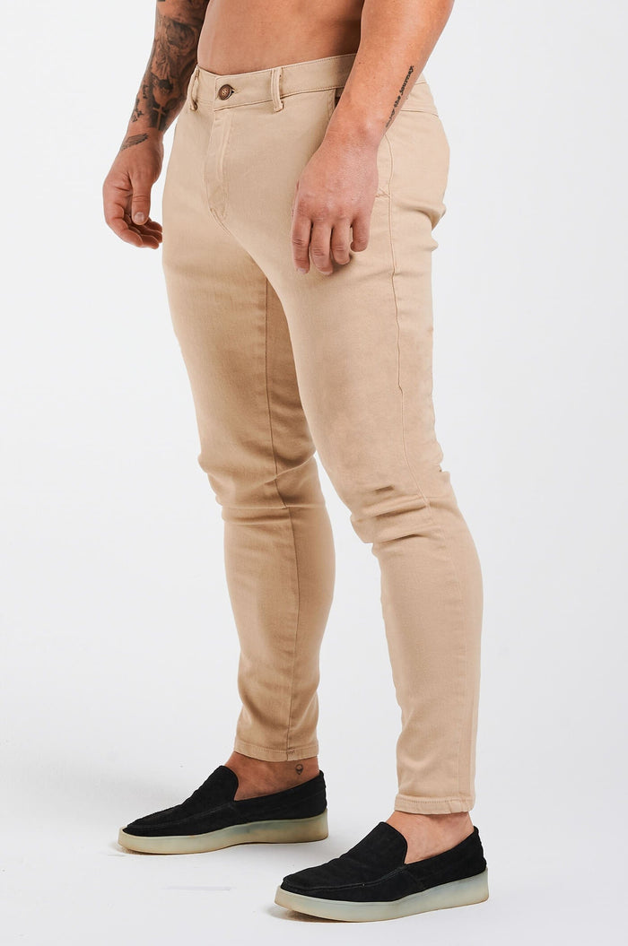 STRETCH-CHINO MIT STRUKTURIERUNG – BEIGE