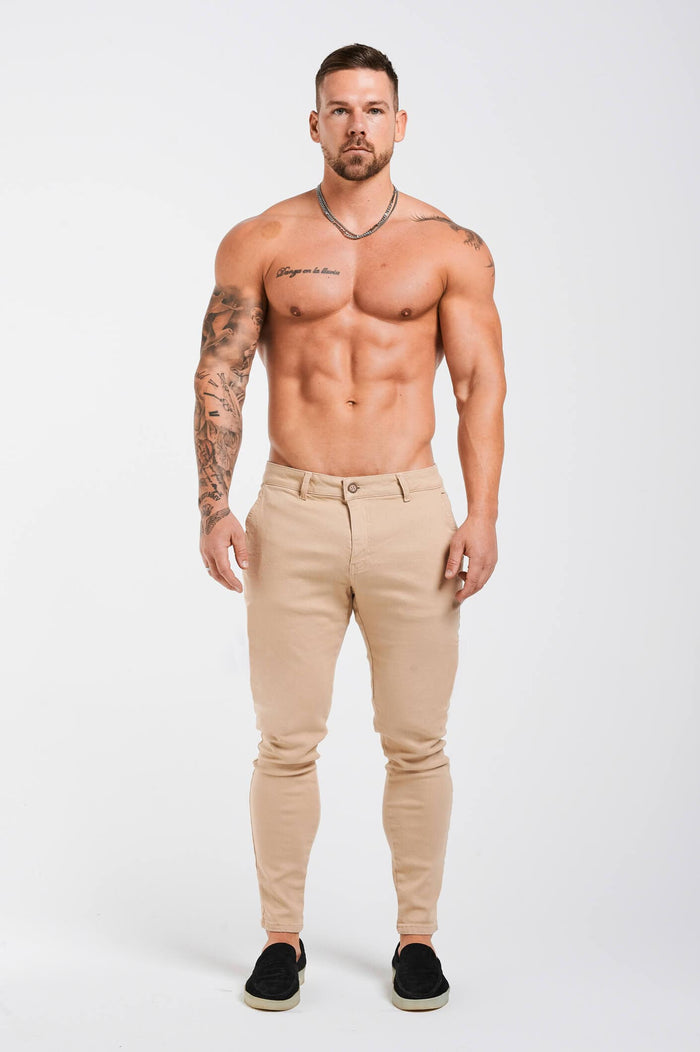 STRETCH-CHINO MIT STRUKTURIERUNG – BEIGE