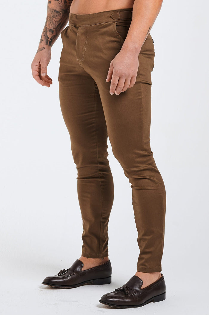 SLIM FIT BROEK MET HOGE TAILLE - BRUIN