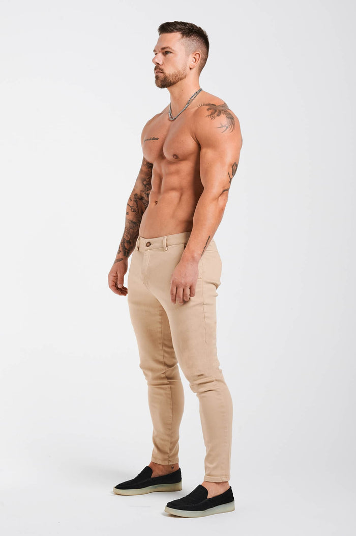 STRETCH-CHINO MIT STRUKTURIERUNG – BEIGE