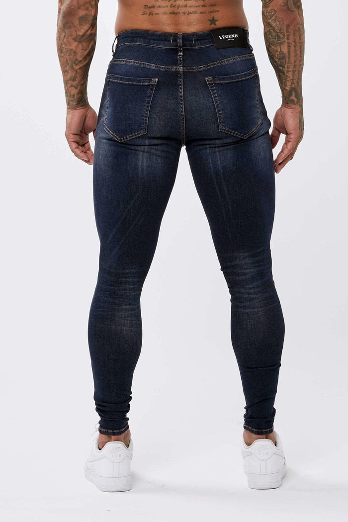 KLASSIEKE INDIGO BLAUWE SPRAY OP JEANS