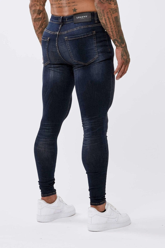 KLASSIEKE INDIGO BLAUWE SPRAY OP JEANS