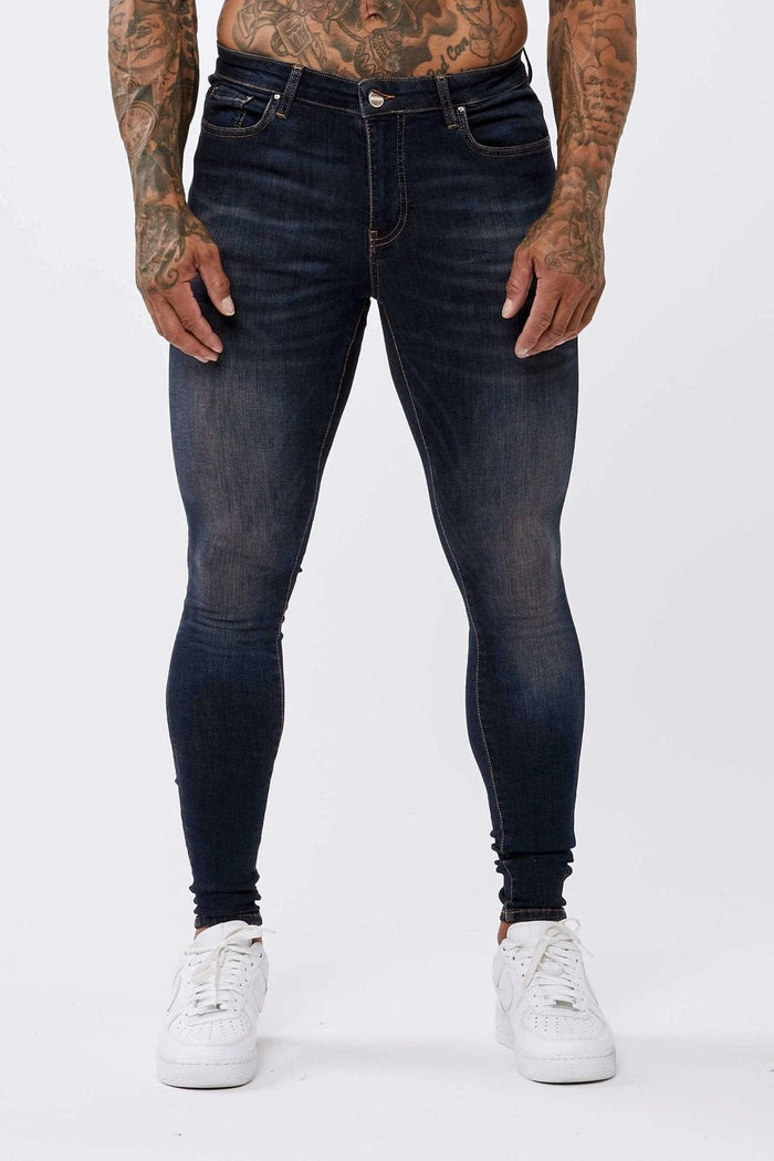 KLASSIEKE INDIGO BLAUWE SPRAY OP JEANS