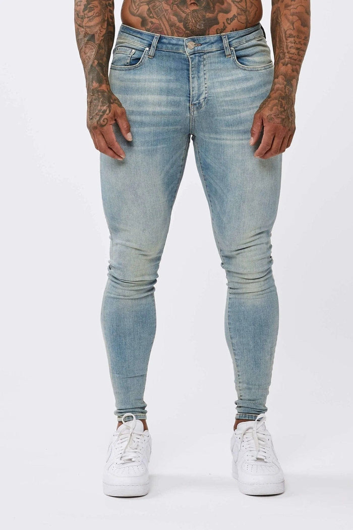 LICHT GEWASSEN ZANDBLAUW - SPRAY OP JEANS