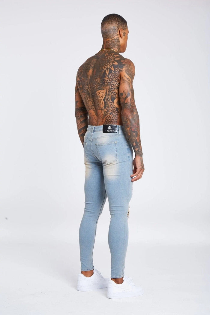 Stone Washed Jeans - Gescheurd en gerepareerd