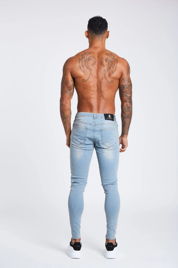 STONE WASHED SPRAY OP JEANS - NIET GESCHEURD