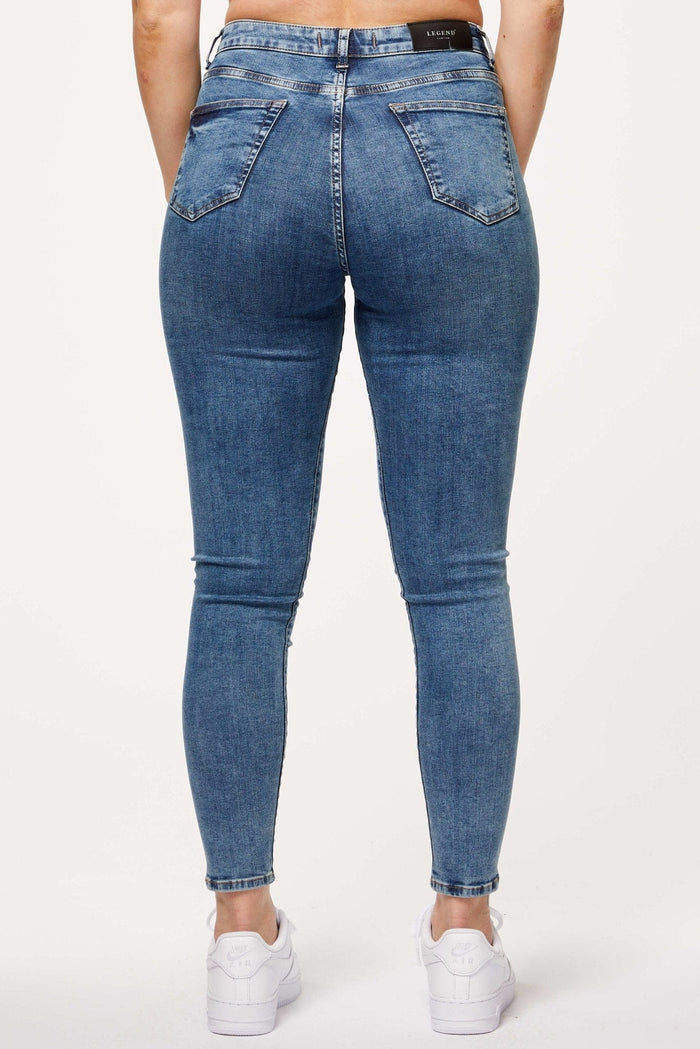 SKINNY JEANS – BLAUER FARBSTOFF