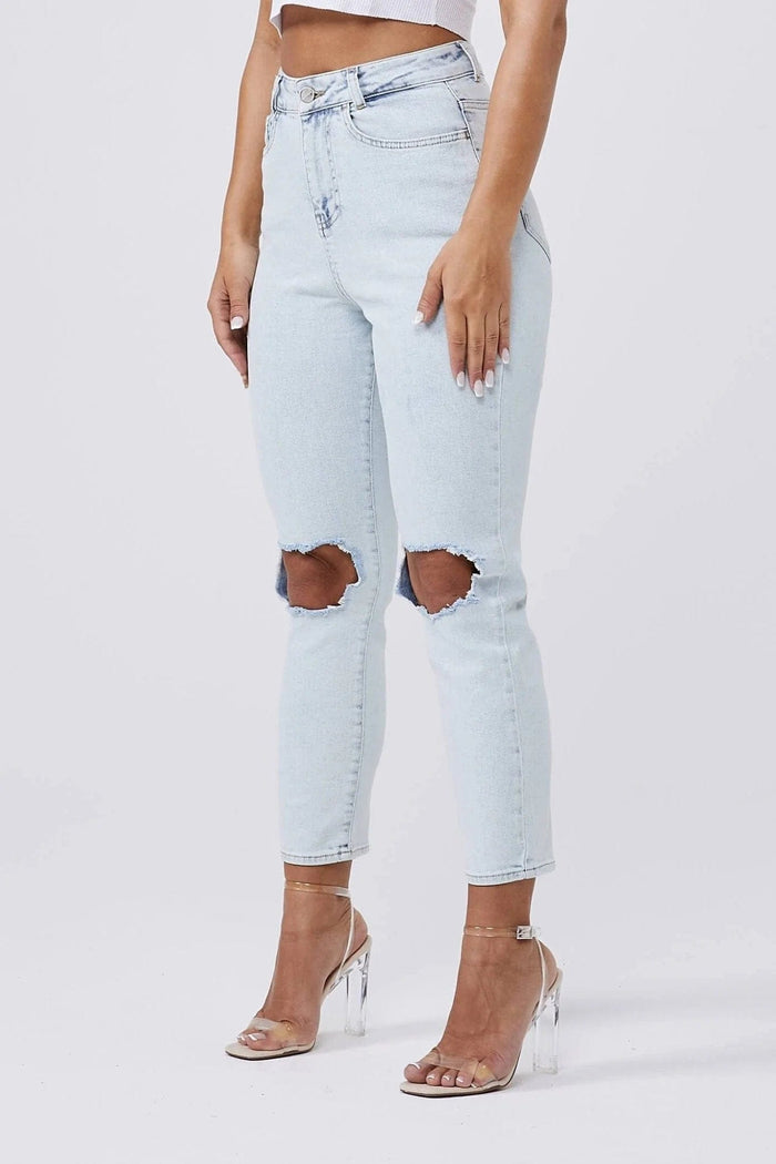 MOM JEANS KNEE RIPPED - BLEACH WASH