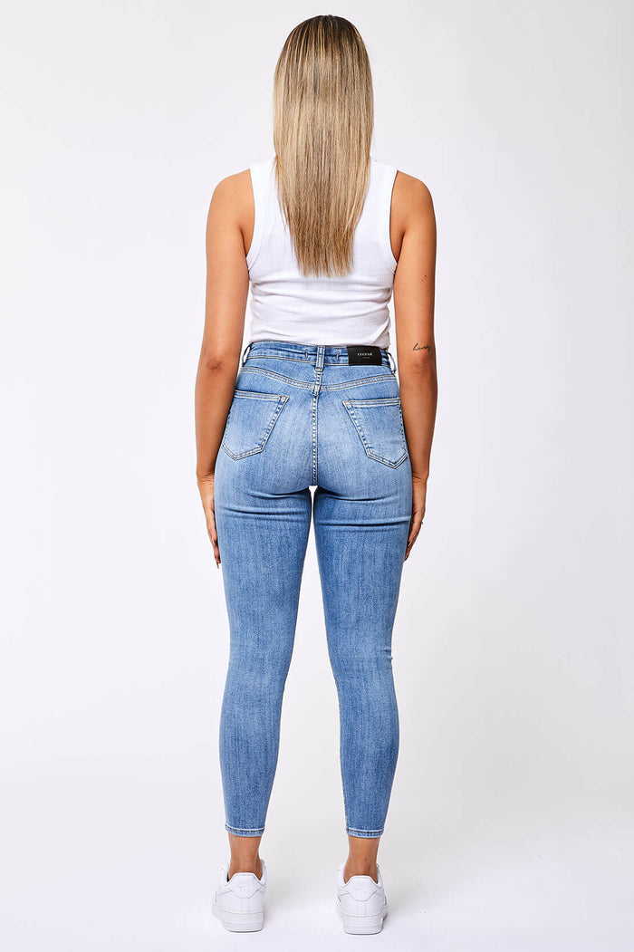 SKINNY JEAN - GEWASSEN INDIGO BLAUW